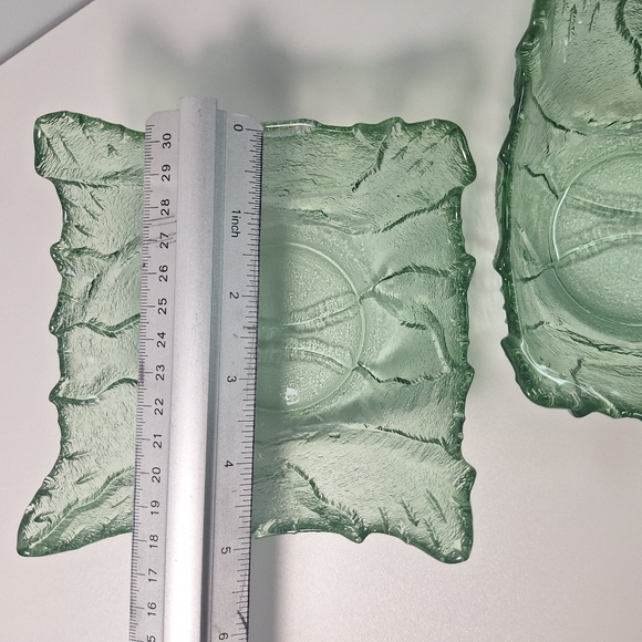 Vintage green pressed bowls set of 2 - Picture 12 of 15